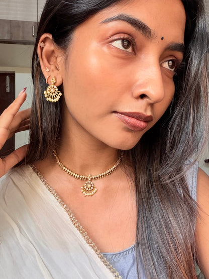 Vintage white stone set