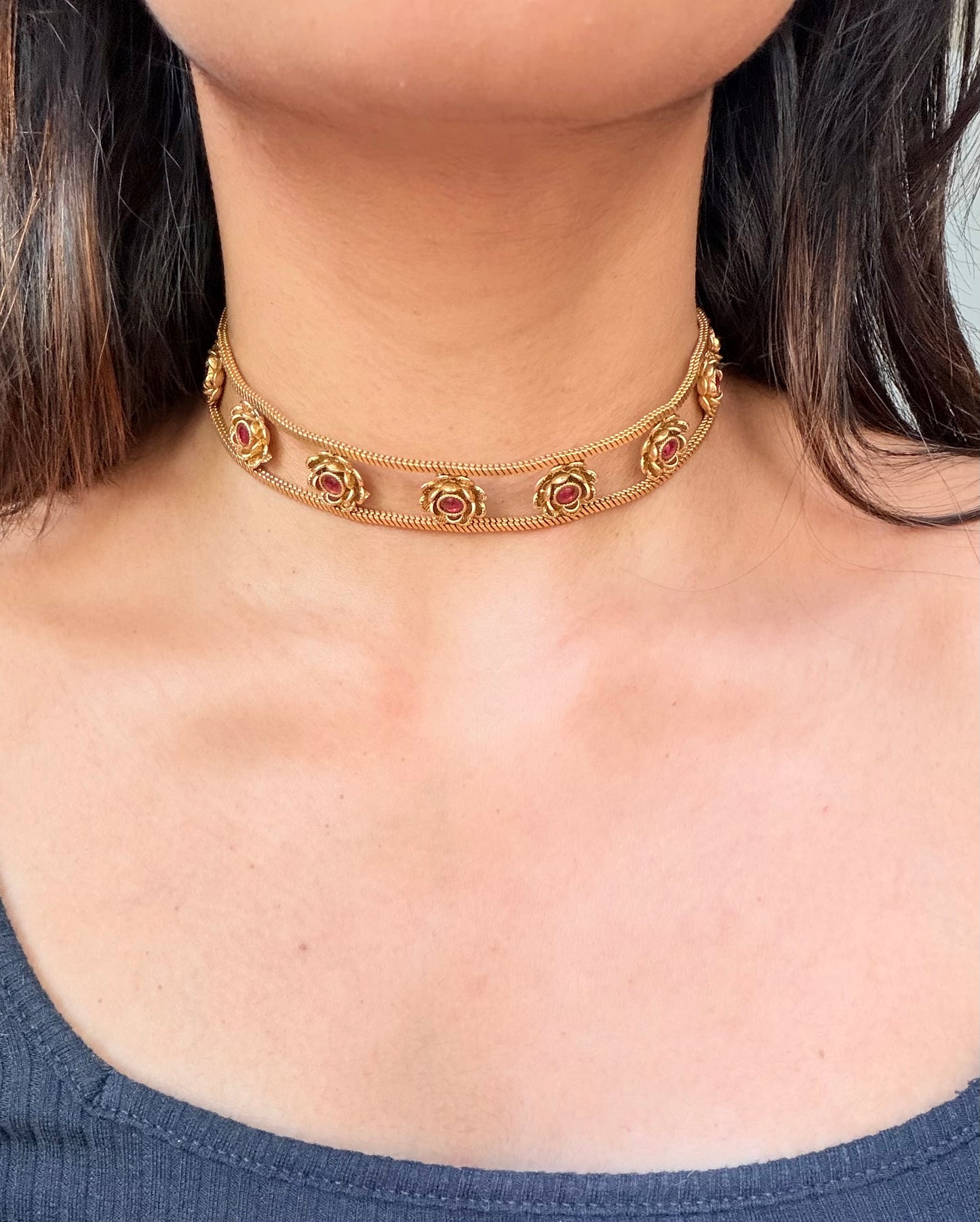 Rose choker