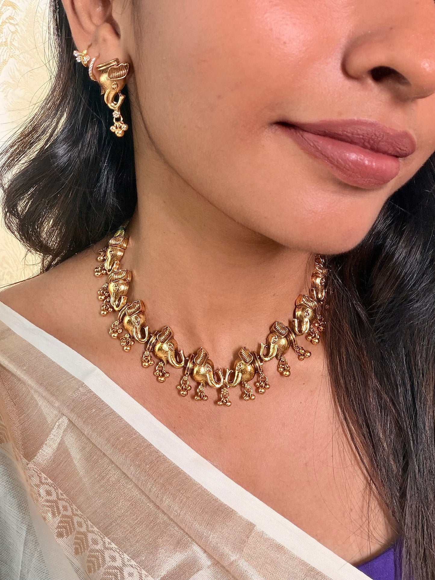 Full elephant necklace