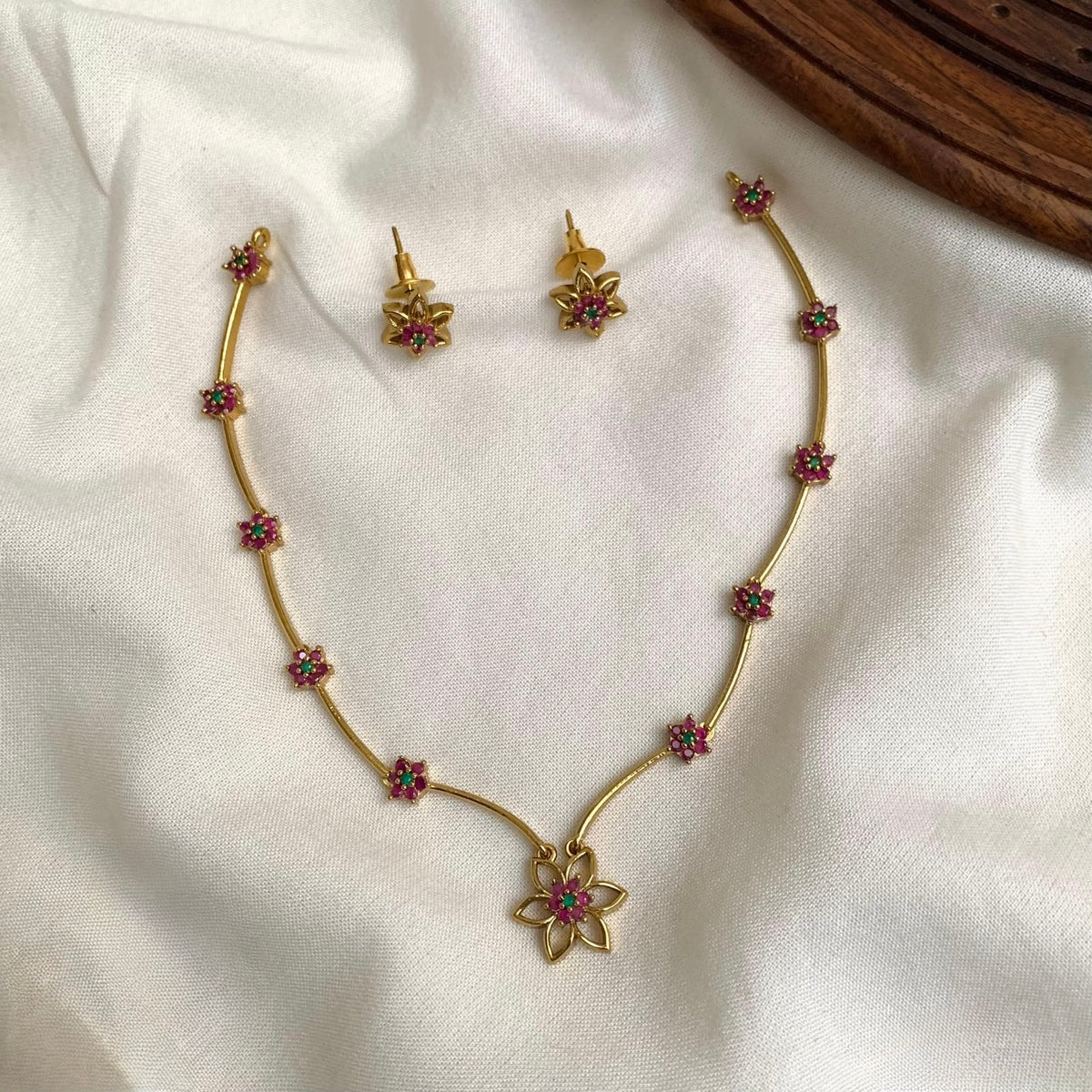 Minimal floral chain