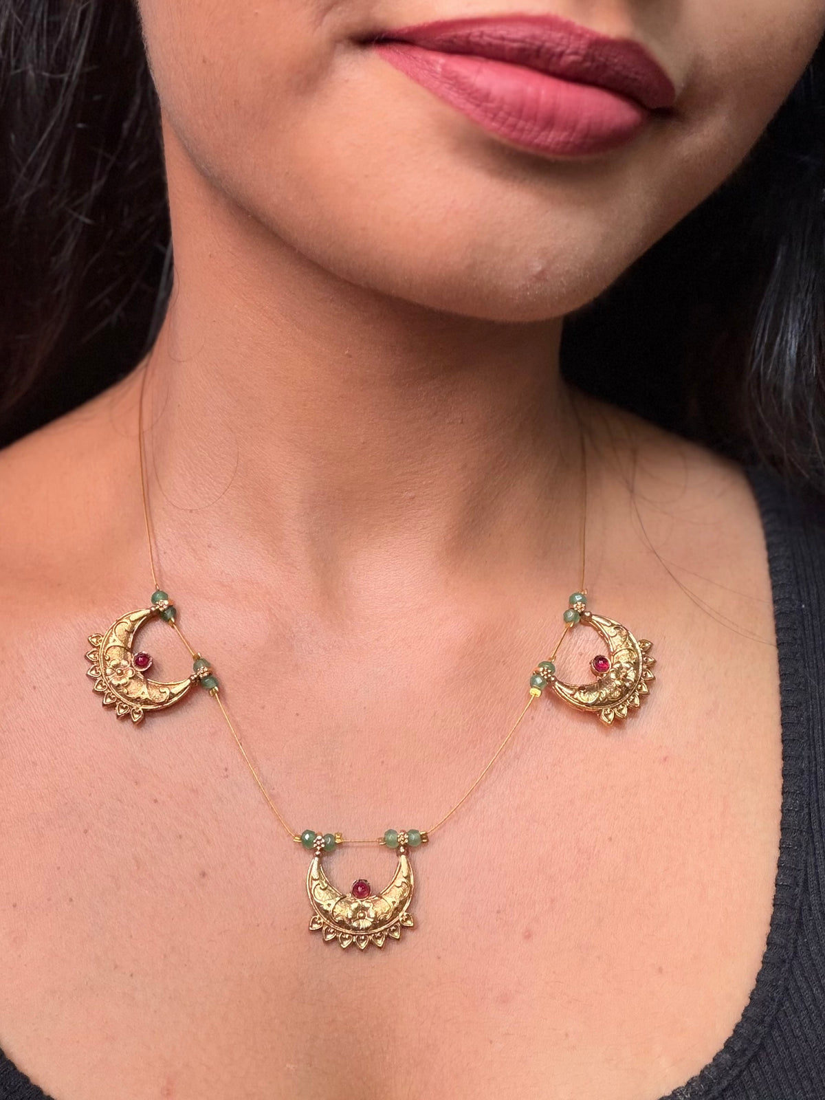 Half moon invisible chain
